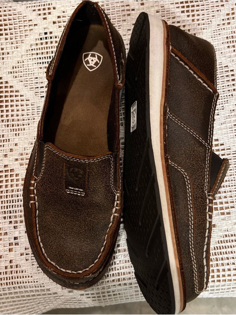 Ariat woman, leather slippers, size 8, like new - Picture 2 of 4